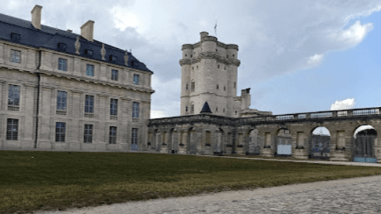 Déjeuner-visite des archives militaires au Château de Vincennes (94300)